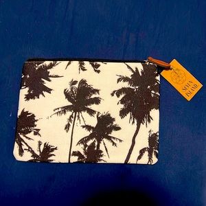 Seven Island Black and White 9 1/2 by 7 inch clutch